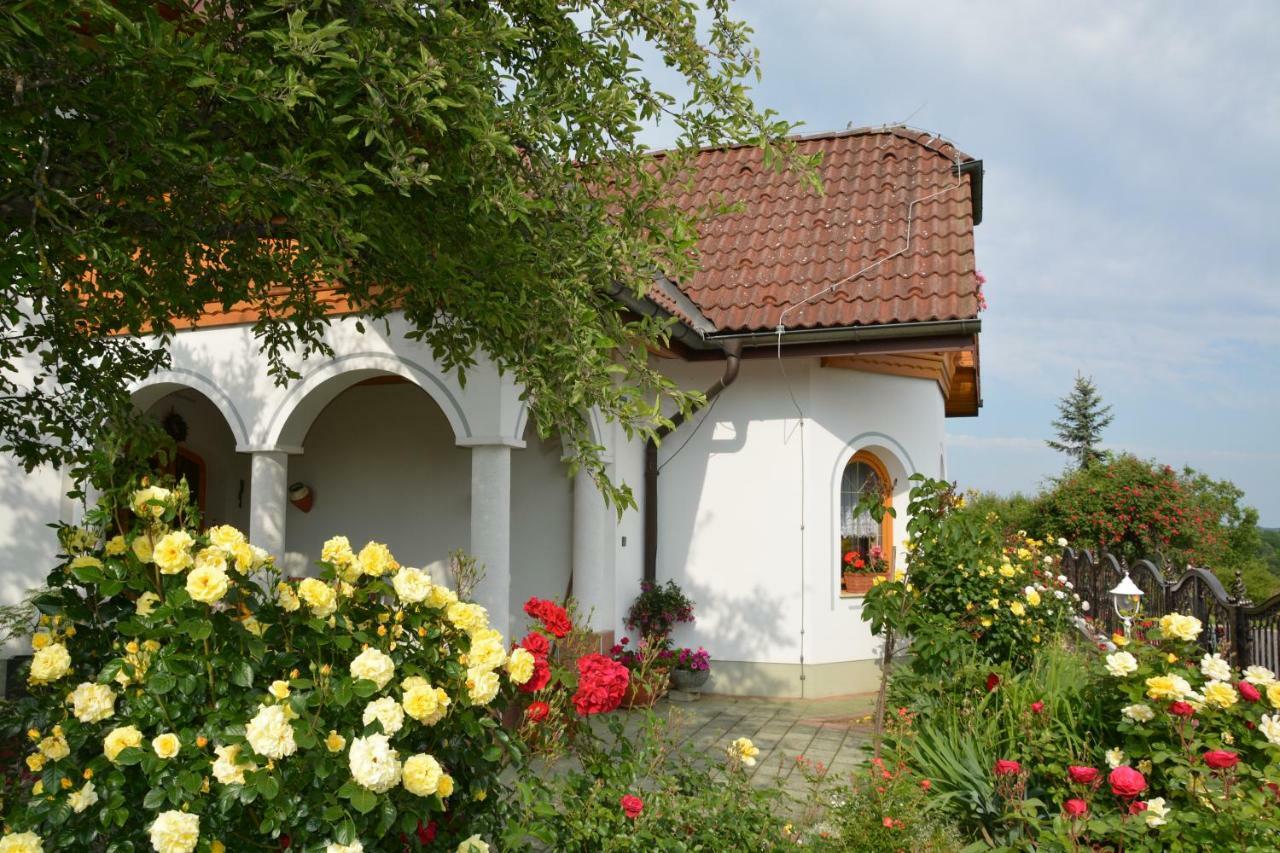 Pension Restaurant Rosenberg Jennersdorf Buitenkant foto