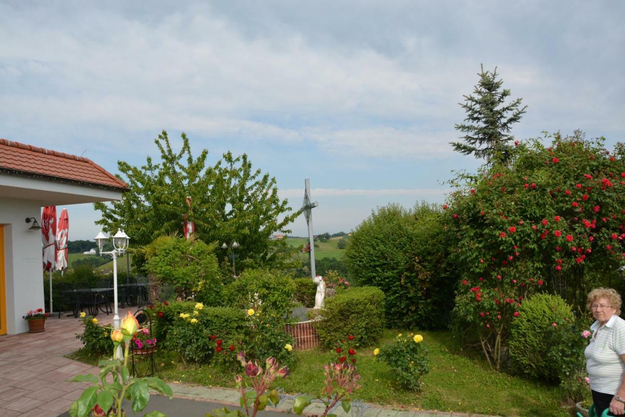 Pension Restaurant Rosenberg Jennersdorf Buitenkant foto